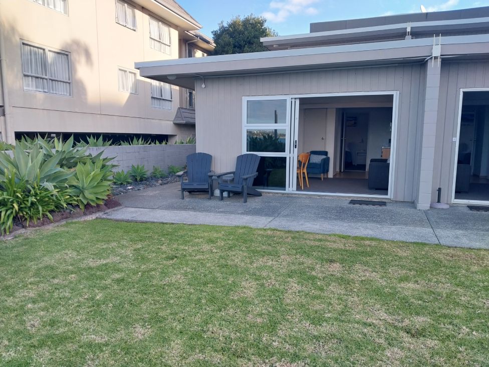 Outdoor furniture at Bayview Motel